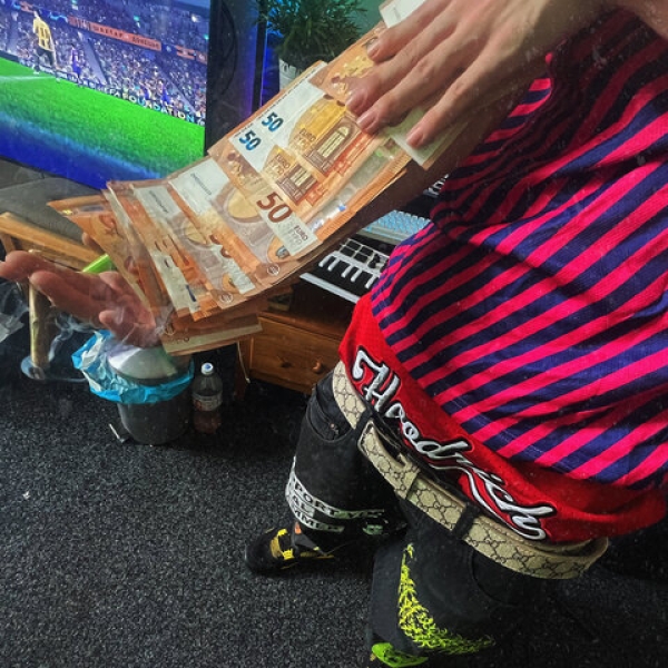 Skinnyyboyzz AKA ElPaPiDeTuHoe 